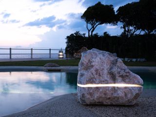 Pierres sonores et lumineuses – ambiance garantie dans votre jardin